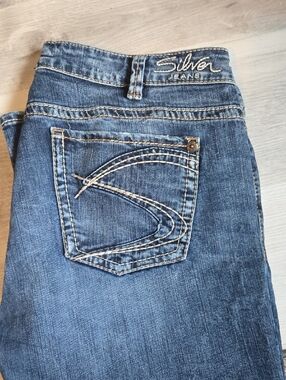 Silver Jeans Women's Dark Blue Skinny Jeans with Contrast Stitching